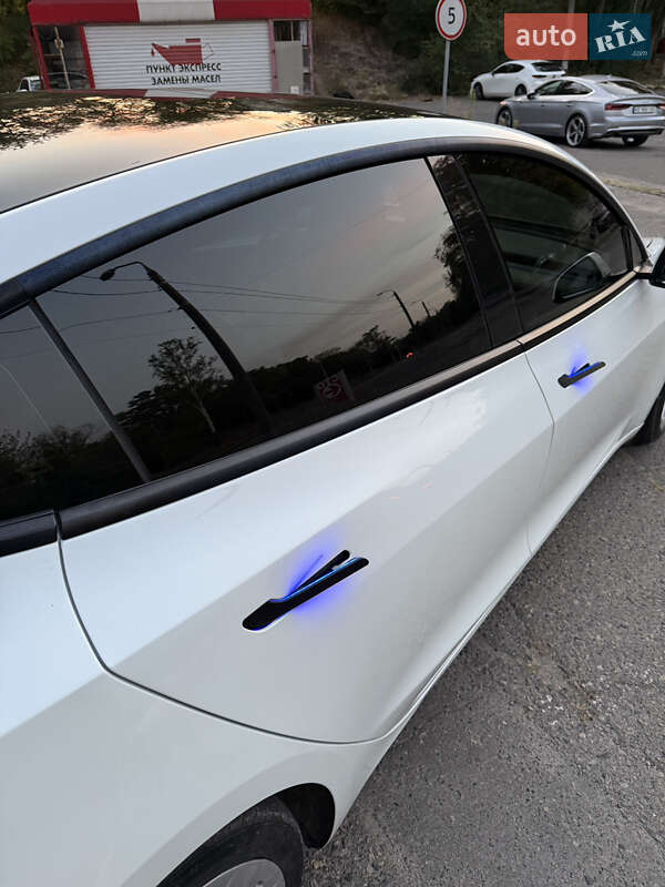 Седан Tesla Model 3 2022 в Днепре фото 6 Седан Tesla Model 3 2022 в Днепре