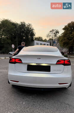 Седан Tesla Model 3 2022 в 