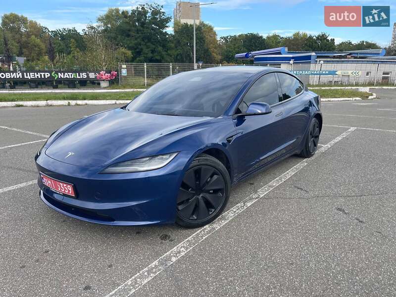 Седан Tesla Model 3 2024 в 