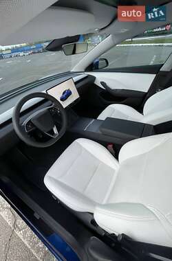 Седан Tesla Model 3 2024 в 