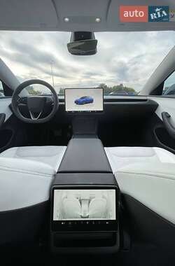 Седан Tesla Model 3 2024 в 