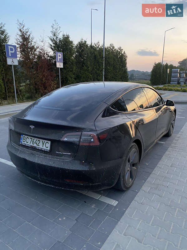 Седан Tesla Model 3 2021 в Львові