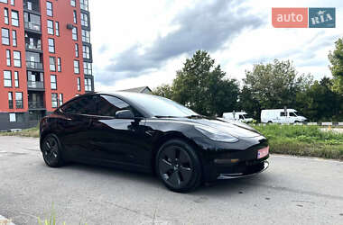 Седан Tesla Model 3 2021 в Львове