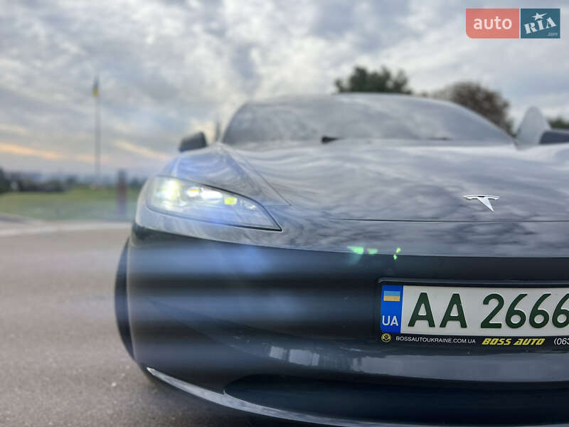 Tesla Model 3 2024