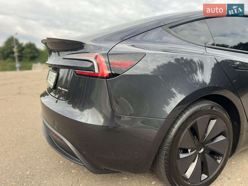 Седан Tesla Model 3 2024 в Києві