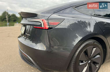 Седан Tesla Model 3 2024 в 