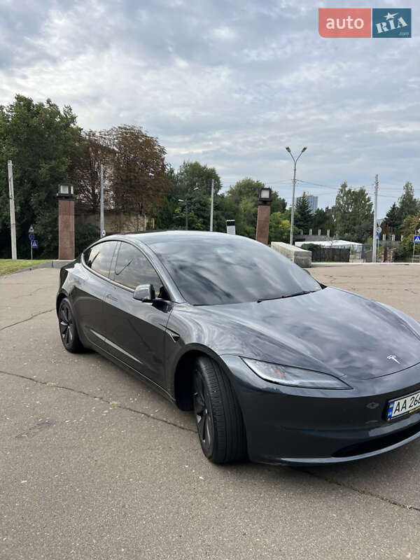 Седан Tesla Model 3 2024 в Києві