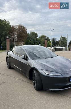 Седан Tesla Model 3 2024 в 