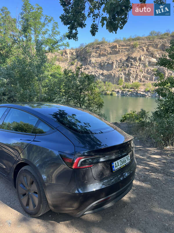 Седан Tesla Model 3 2024 в Києві