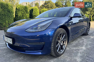Седан Tesla Model 3 2021 в 