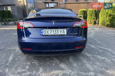 Седан Tesla Model 3 2021 в 