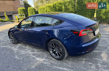 Седан Tesla Model 3 2021 в 