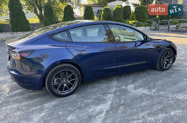 Седан Tesla Model 3 2021 в 