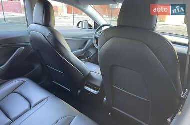 Седан Tesla Model 3 2021 в 