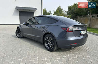 Седан Tesla Model 3 2021 в 