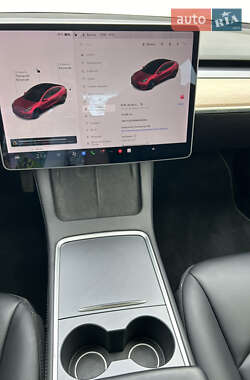 Седан Tesla Model 3 2021 в 