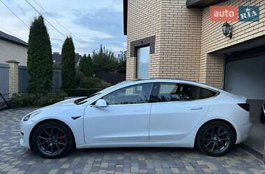 Седан Tesla Model 3 2020 в 