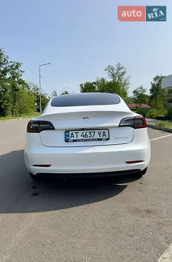 Седан Tesla Model 3 2022 в 