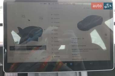 Седан Tesla Model 3 2023 в 
