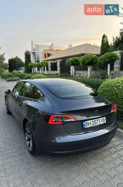 Седан Tesla Model 3 2022 в 