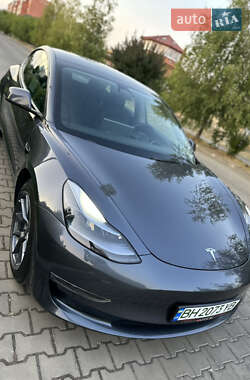 Седан Tesla Model 3 2022 в 