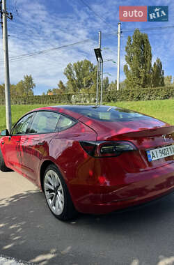 Седан Tesla Model 3 2022 в 