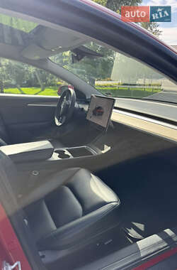Седан Tesla Model 3 2022 в 