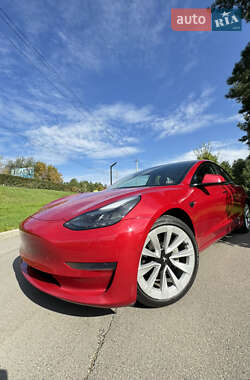 Седан Tesla Model 3 2022 в 
