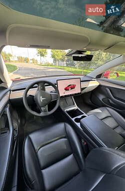 Седан Tesla Model 3 2022 в 