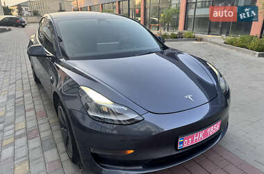 Седан Tesla Model 3 2021 в 