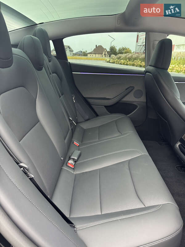 Седан Tesla Model 3 2024 в Луцьку