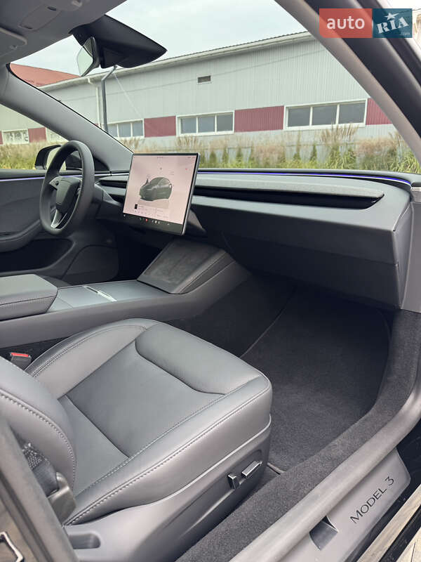 Седан Tesla Model 3 2024 в Луцьку