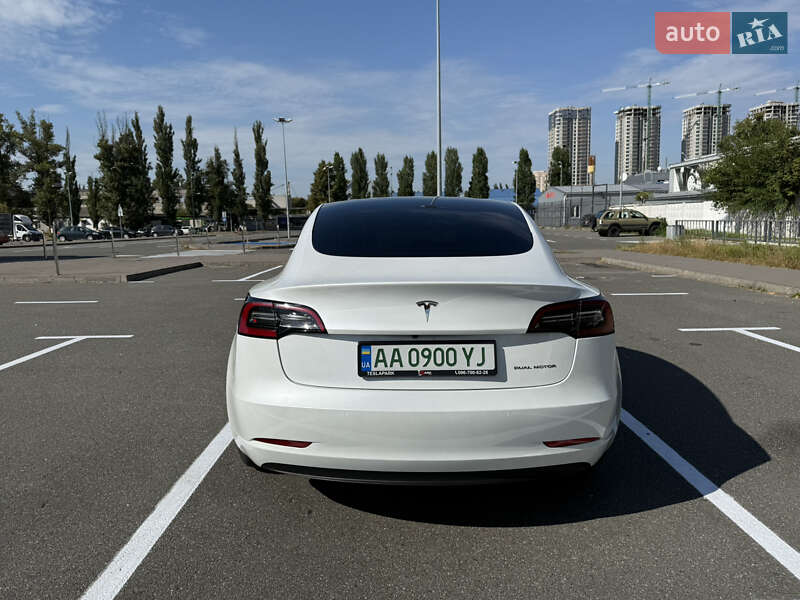 Седан Tesla Model 3 2021 в Киеве