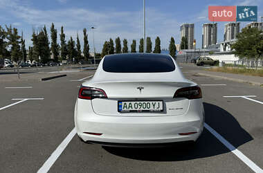 Седан Tesla Model 3 2021 в 