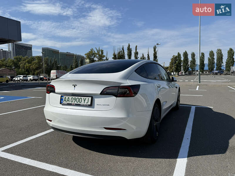 Седан Tesla Model 3 2021 в Киеве