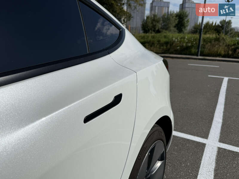 Седан Tesla Model 3 2021 в Киеве