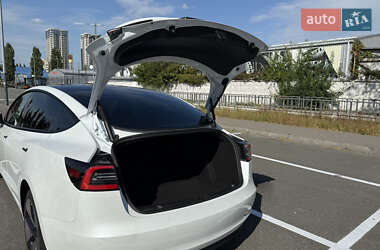 Седан Tesla Model 3 2021 в 