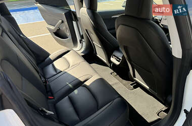 Седан Tesla Model 3 2021 в 