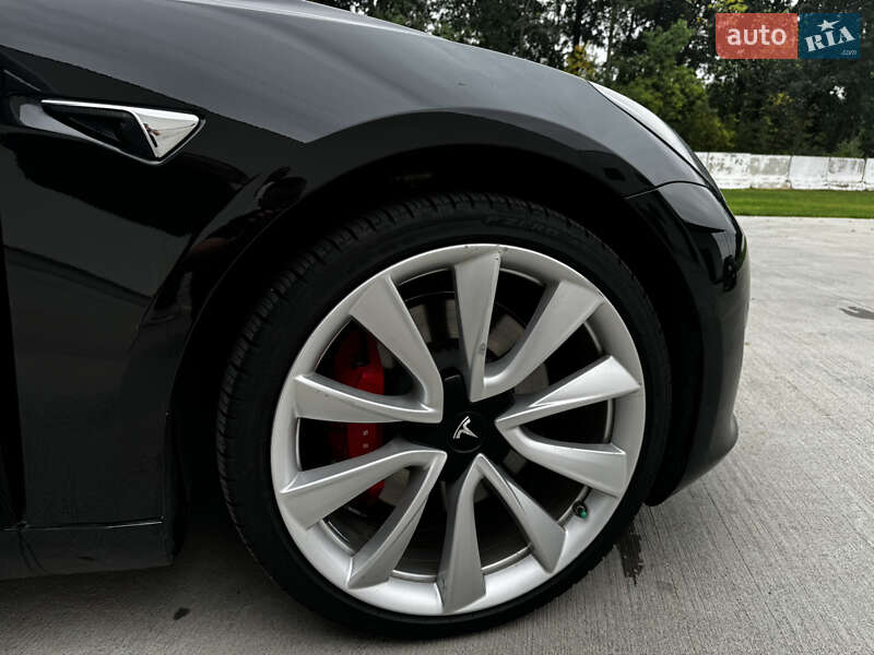 Седан Tesla Model 3 2019 в Луцке