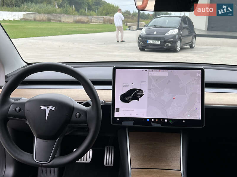 Седан Tesla Model 3 2019 в Луцке