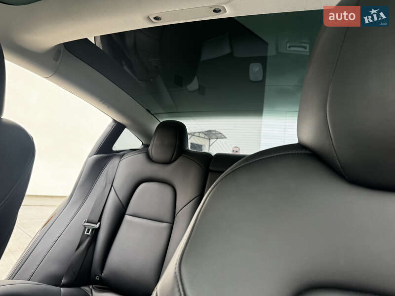 Седан Tesla Model 3 2019 в Луцке