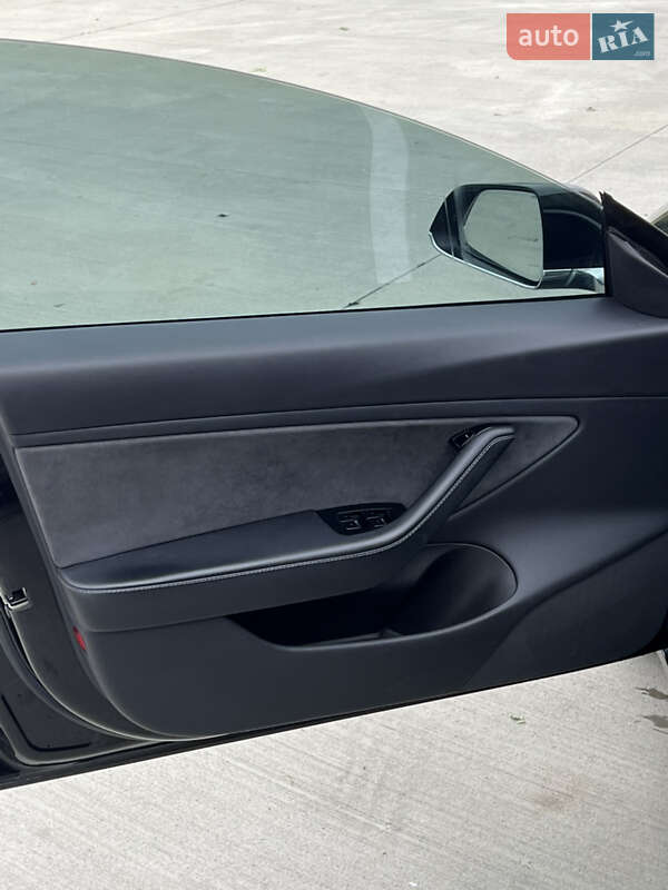 Седан Tesla Model 3 2019 в Луцке