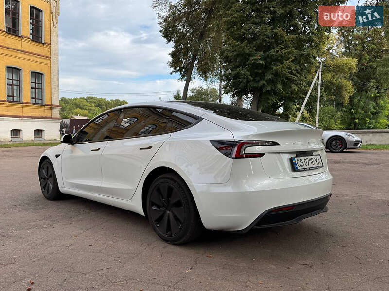 Седан Tesla Model 3 2024 в Чернигове