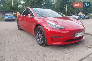 Седан Tesla Model 3 2019 в Ужгороді