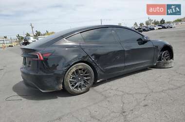 Седан Tesla Model 3 2025 в 