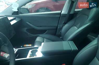 Седан Tesla Model 3 2025 в 