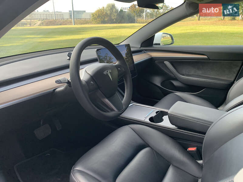Седан Tesla Model 3 2021 в Києві