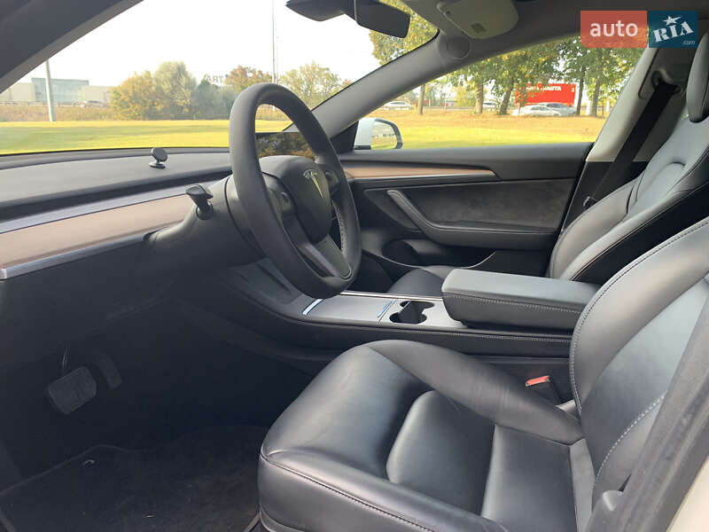 Седан Tesla Model 3 2021 в Києві