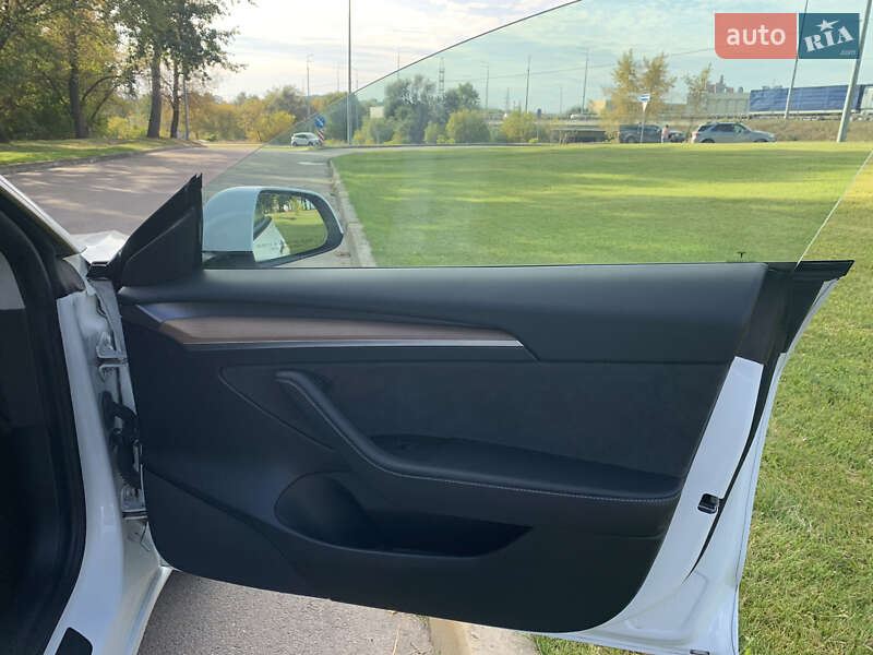 Седан Tesla Model 3 2021 в Києві