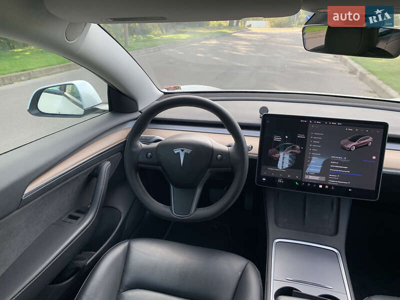 Седан Tesla Model 3 2021 в Києві